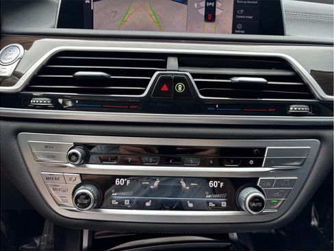 Used 2021 BMW 740i xDrive AWD/4WD image 33