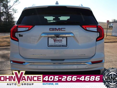 Used 2022 GMC Terrain Denali w/ Denali Premium Package image 9