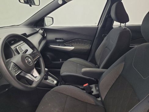 Used 2019 Nissan Kicks SV image 17