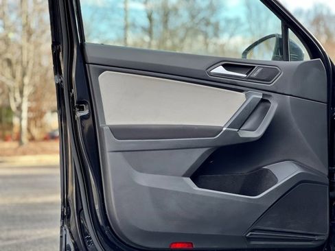 Used 2020 Volkswagen Tiguan S image 10