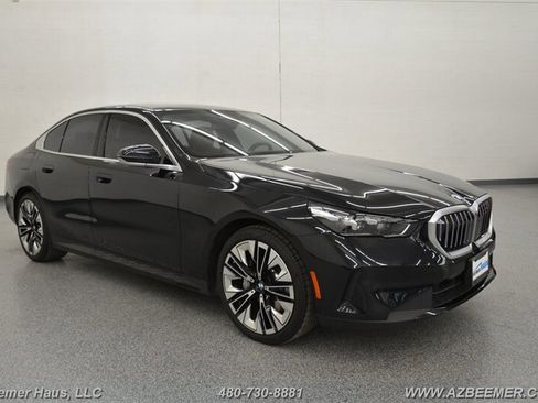 Used 2024 BMW 530i w/ M Sport Package image 8