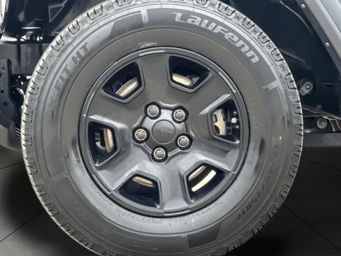 Used 2023 Jeep Gladiator Sport AWD/4WD image 24