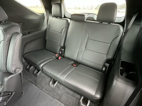 Used 2025 Chevrolet Traverse LT image 22