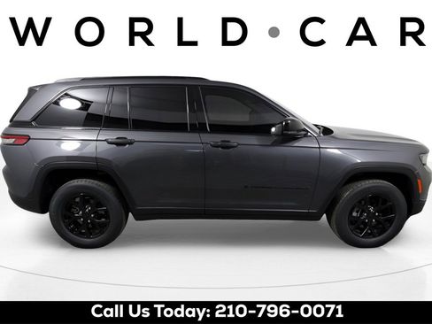 Used 2024 Jeep Grand Cherokee Altitude image 8