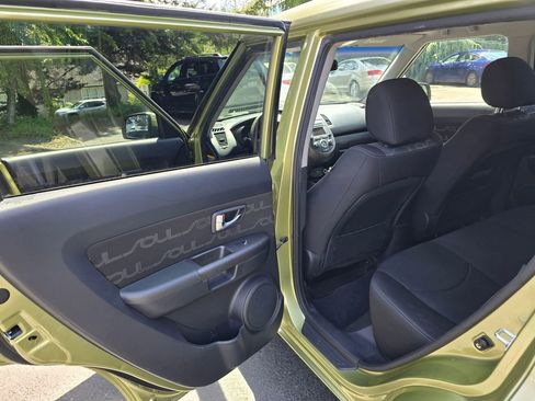 Used 2012 Kia Soul + w/ Audio Pkg FWD image 9