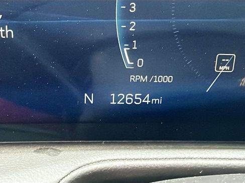 Used 2025 Cadillac XT4 Premium Luxury image 12