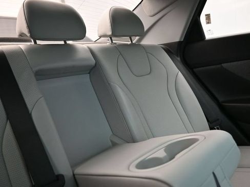 Used 2023 Hyundai Elantra Limited FWD image 19