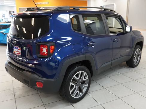 Used 2017 Jeep Renegade Latitude w/ Cold Weather Group AWD/4WD image 12