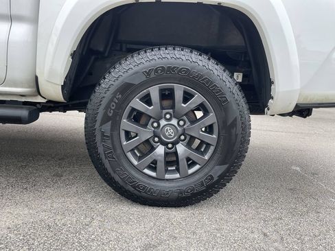 Certified 2023 Toyota Tacoma SR5 AWD/4WD image 10