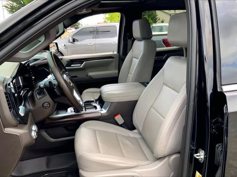 Used 2024 GMC Sierra 1500 SLT image 8