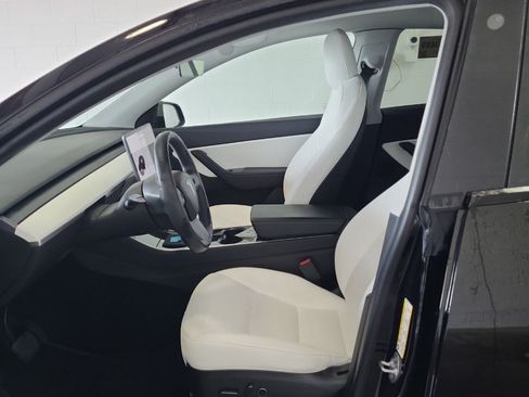 Used 2021 Tesla Model Y Long Range AWD/4WD image 3