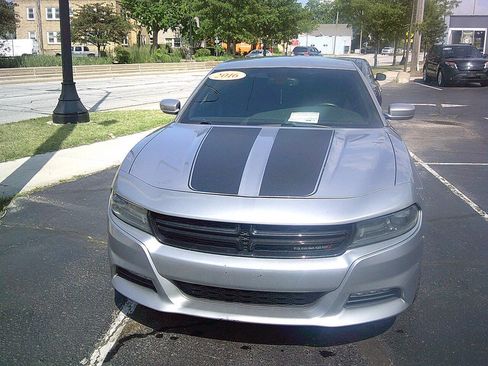Used 2016 Dodge Charger R/T RWD image 1