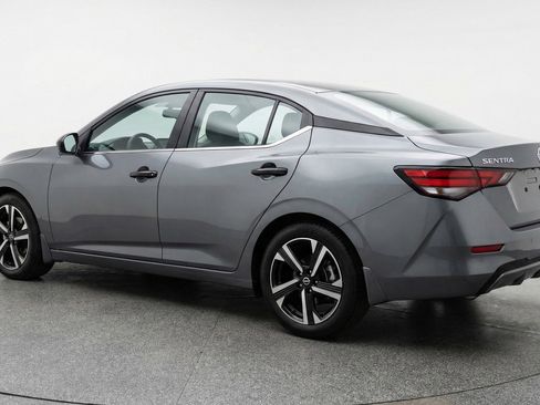 Used 2025 Nissan Sentra SV image 6