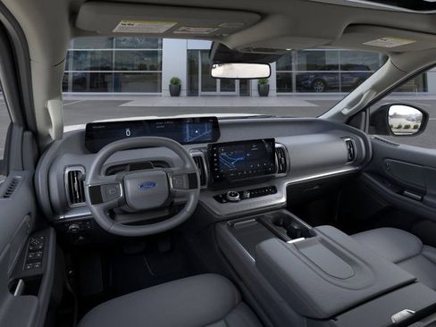 New 2025 Ford Expedition Active image 9