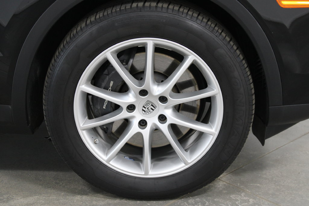 Used 2024 Porsche Cayenne AWD/4WD image 12