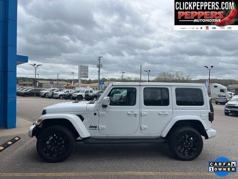 Used 2022 Jeep Wrangler Unlimited Sahara AWD/4WD image 2