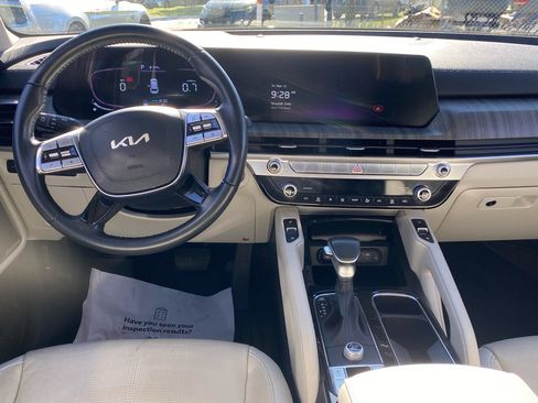 Used 2024 Kia Telluride EX w/ EX Captain's Chair Package image 8