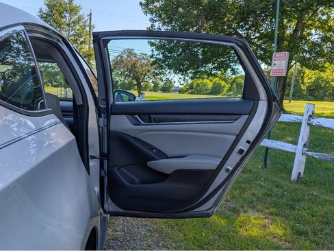 Used 2018 Honda Accord EX-L image 12
