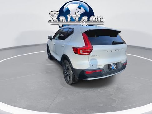 Used 2023 Volvo XC40 B5 Core w/ Convenience Package image 9