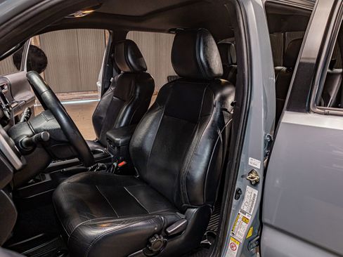 Used 2019 Toyota Tacoma TRD Off-Road AWD/4WD image 20