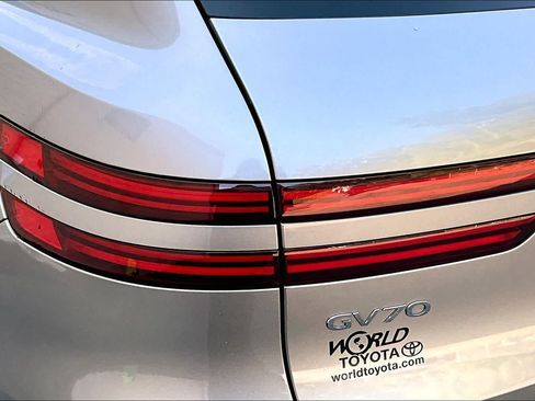 Used 2022 Genesis GV70 3.5T Sport w/ Sport Advanced Package AWD/4WD image 29