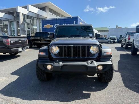 Used 2025 Jeep Wrangler Unlimited Sport AWD/4WD image 2