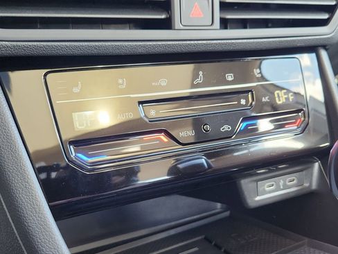 New 2026 Volkswagen Jetta SEL image 9