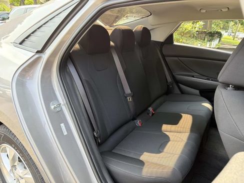 Used 2023 Hyundai Elantra SE w/ Preferred Accessory Package FWD image 13