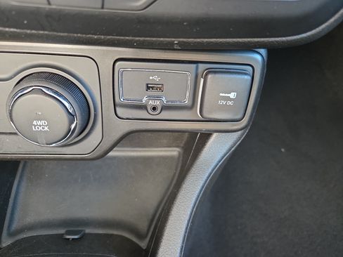 Used 2023 Jeep Renegade Latitude AWD/4WD image 15