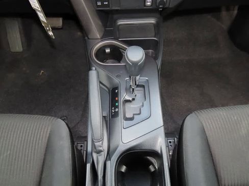 Used 2018 Toyota RAV4 LE image 22