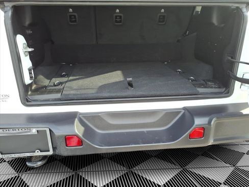 Used 2025 Jeep Wrangler Sahara image 15