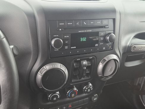 Used 2013 Jeep Wrangler Unlimited Sport image 11