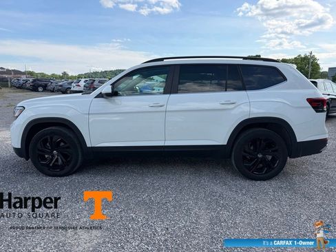 Used 2023 Volkswagen Atlas SE w/ Panoramic Sunroof Package FWD image 3