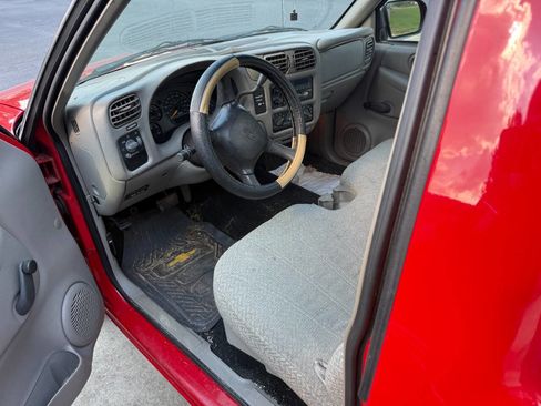 Used 1999 Chevrolet S10 Pickup 2WD Regular Cab image 7