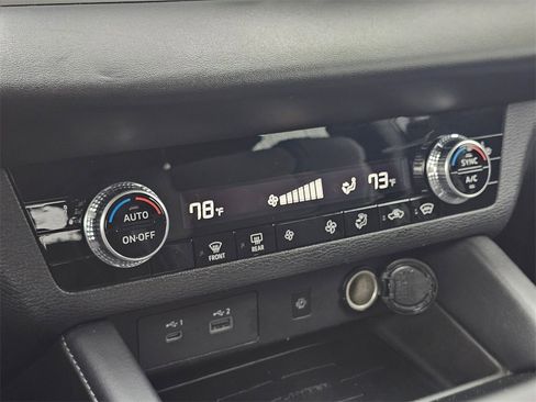 Used 2022 Mitsubishi Outlander SE image 24