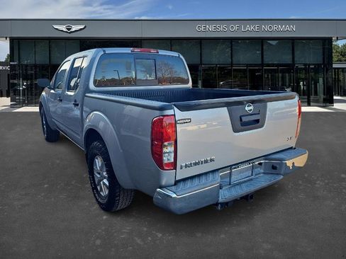 Used 2016 Nissan Frontier SV image 5
