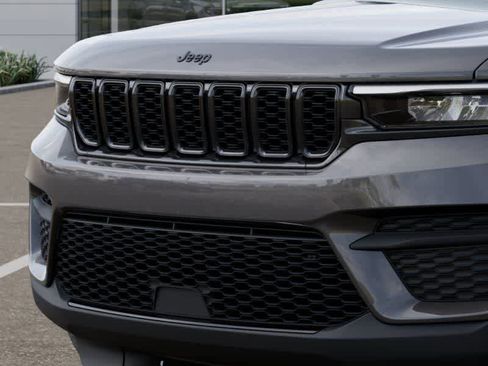 New 2025 Jeep Grand Cherokee Laredo image 11