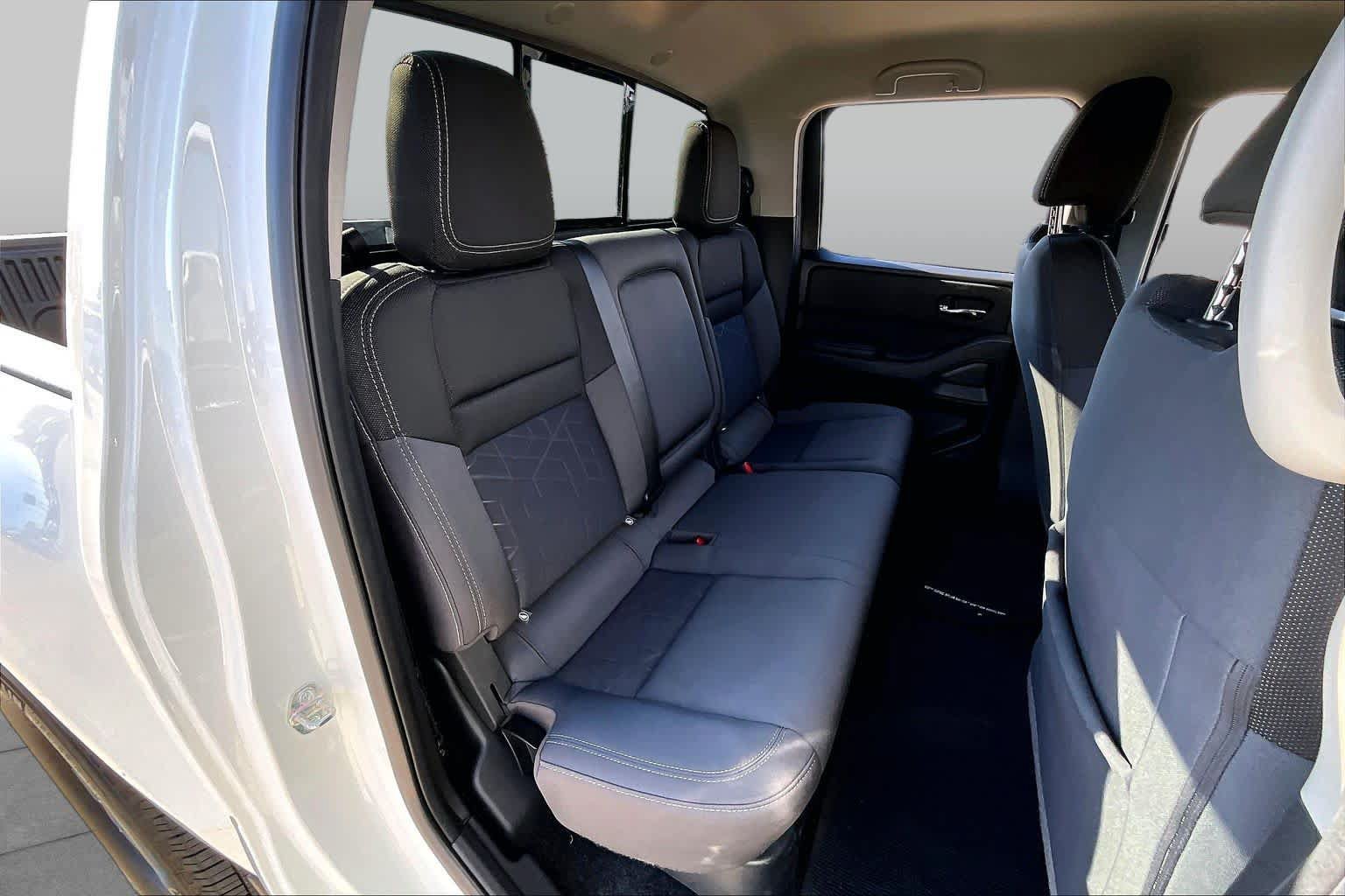 Used 2025 Nissan Frontier SV w/ SV Convenience Package RWD image 20
