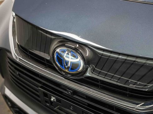 Used 2023 Toyota Venza Limited AWD/4WD image 8