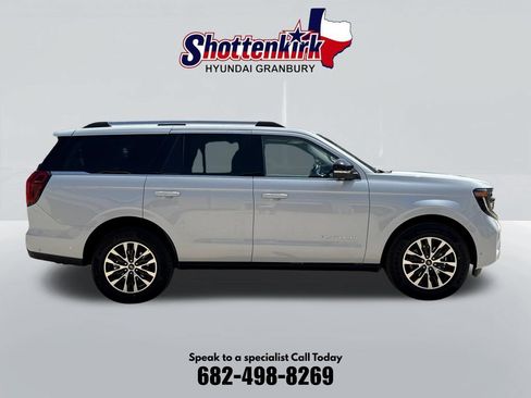 Used 2025 Ford Expedition Platinum AWD/4WD image 5