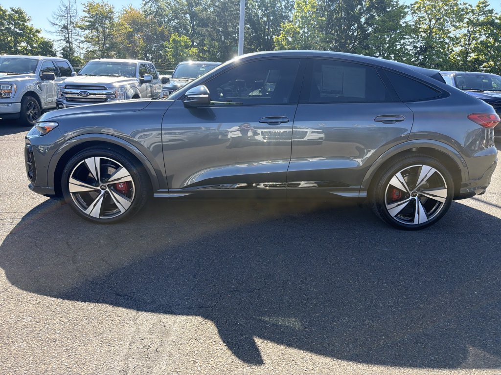 Used 2025 Audi SQ5 Prestige AWD/4WD image 2