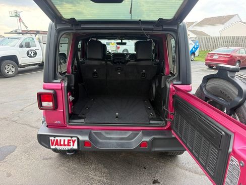 Used 2022 Jeep Wrangler Unlimited Sahara AWD/4WD image 51