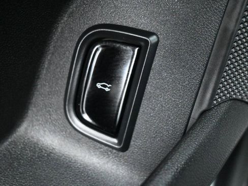 Used 2024 Cadillac Lyriq Tech image 25