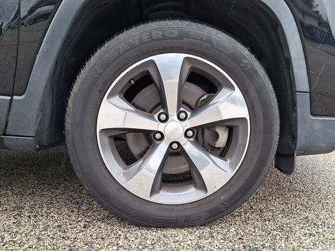 Used 2019 Jeep Cherokee Limited AWD/4WD image 8