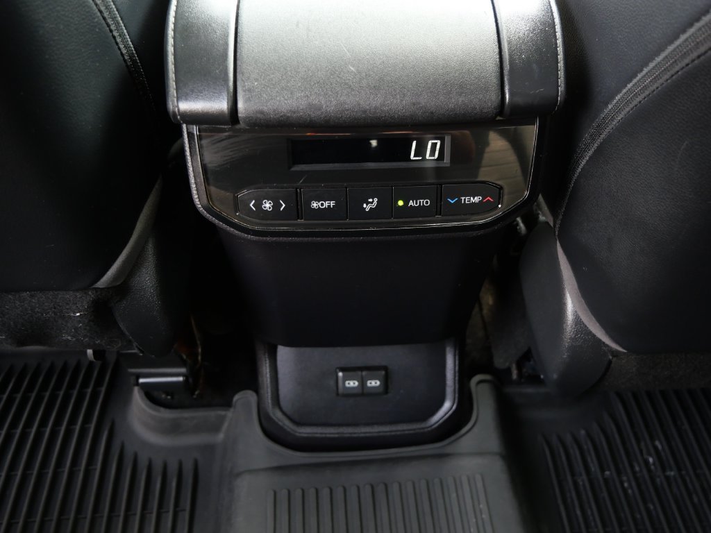 Used 2022 Toyota Highlander XLE AWD/4WD image 21