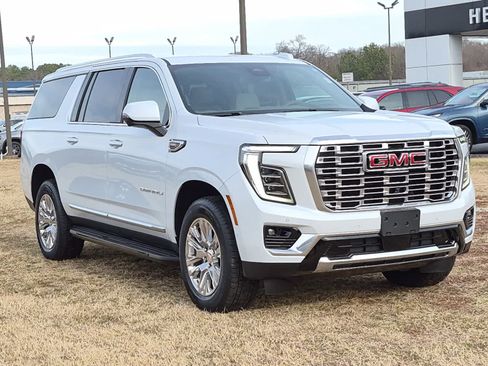 Used 2026 GMC Yukon XL Denali image 3