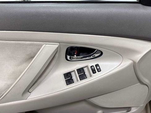 Used 2011 Toyota Camry LE image 15