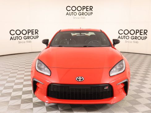 Used 2024 Toyota GR86 Premium RWD image 9