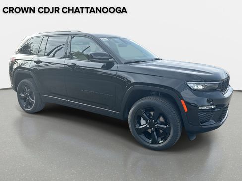 New 2025 Jeep Grand Cherokee Limited w/ Luxury Tech Group II AWD/4WD image 2