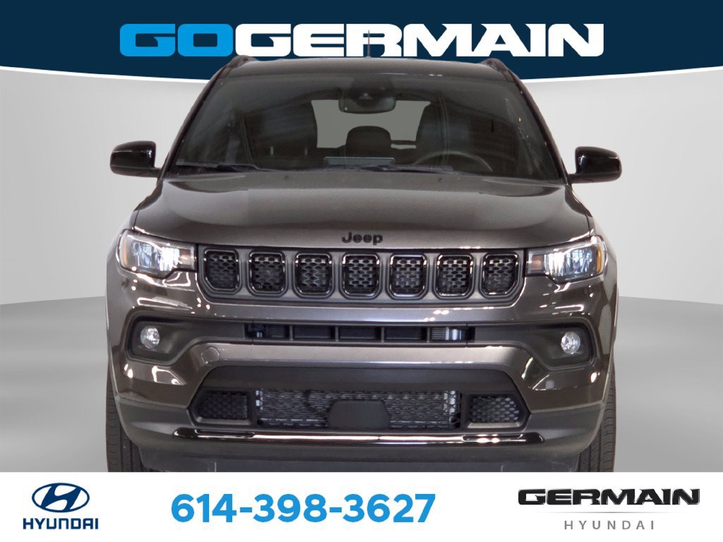 Used 2023 Jeep Compass Latitude w/ Convenience Group AWD/4WD image 2